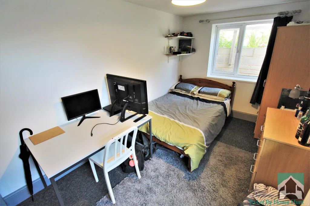 8 bedroom terraced house for rent