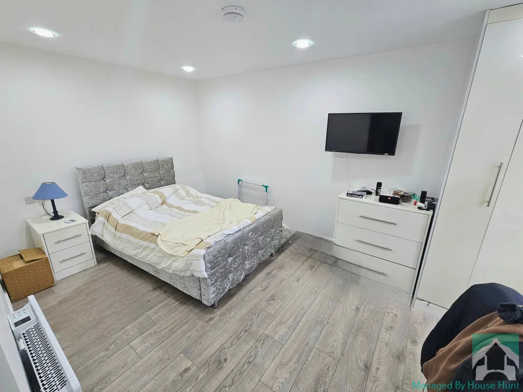 8 bedroom house for rent