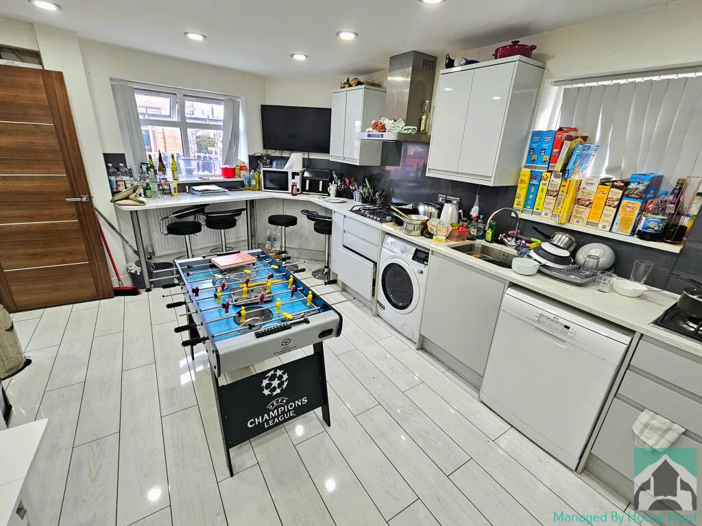8 bedroom house for rent