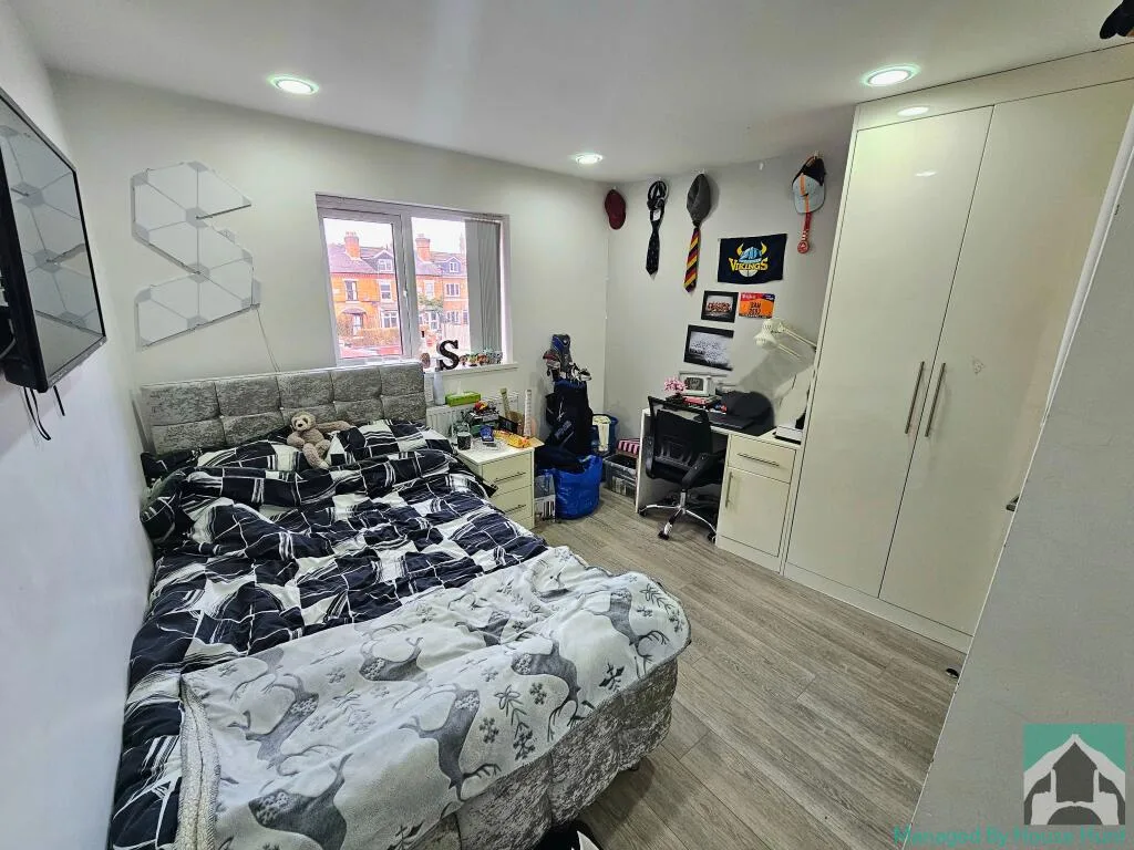 8 bedroom house for rent