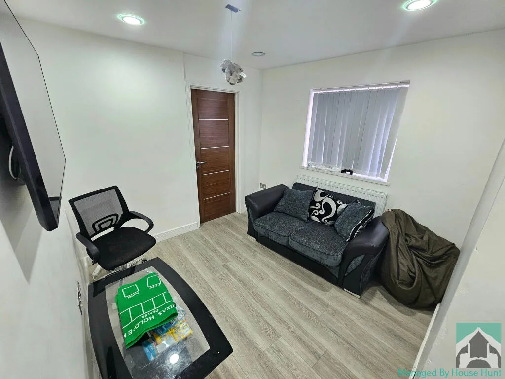 8 bedroom house for rent