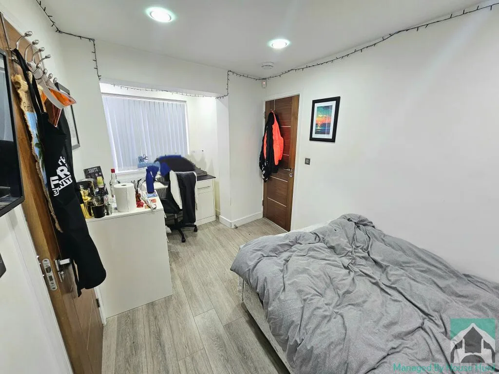 8 bedroom house for rent