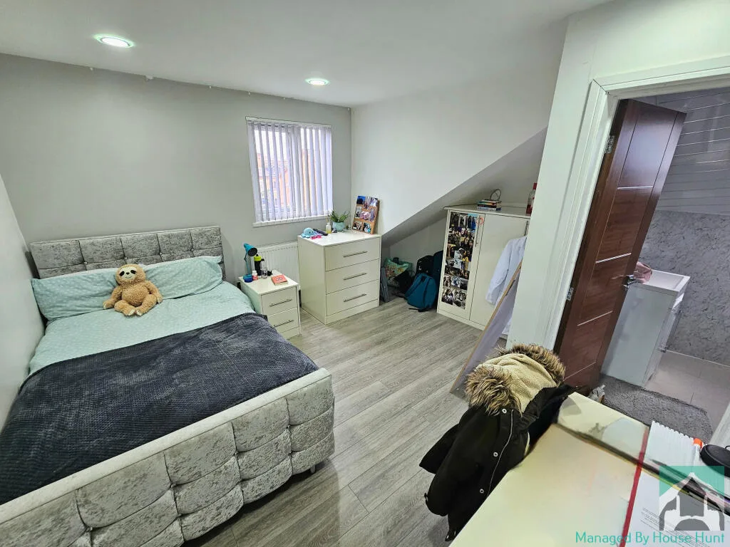 8 bedroom house for rent