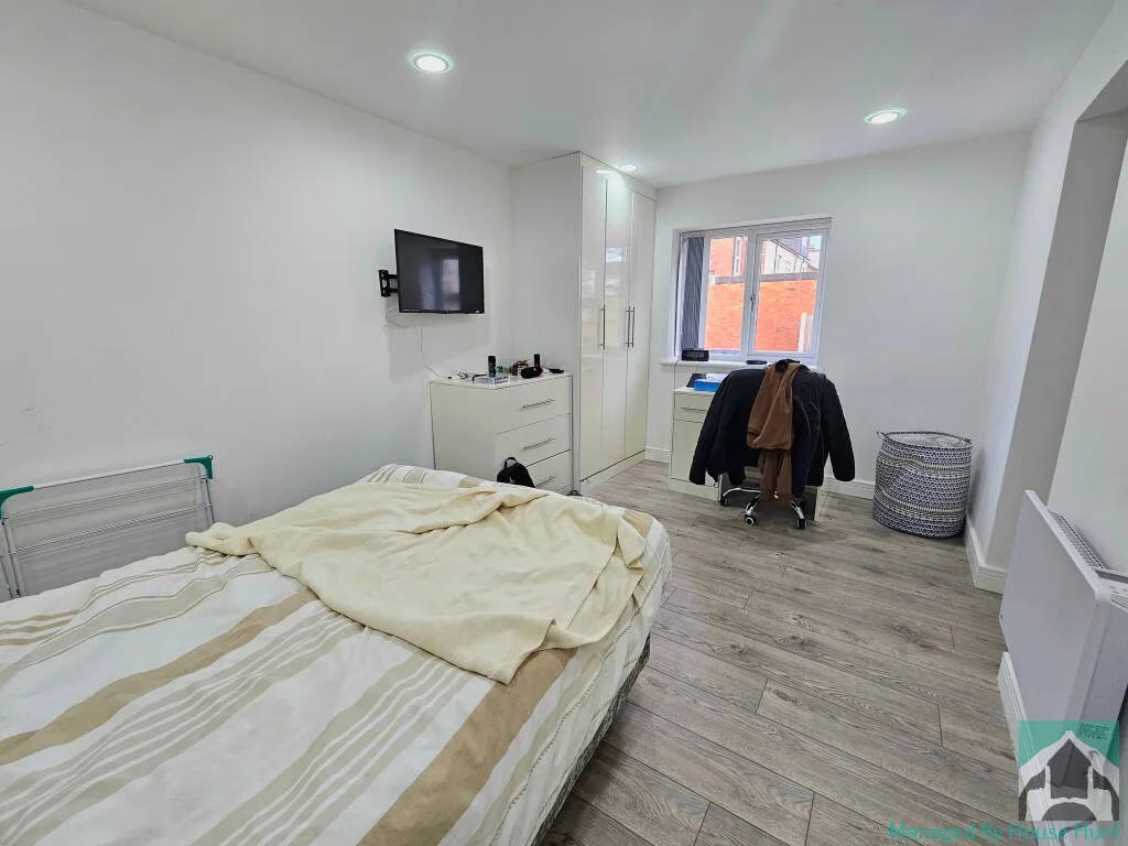8 bedroom house for rent