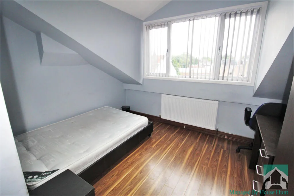 8 bedroom house for rent