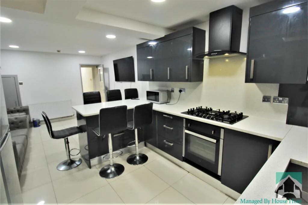 8 bedroom house for rent