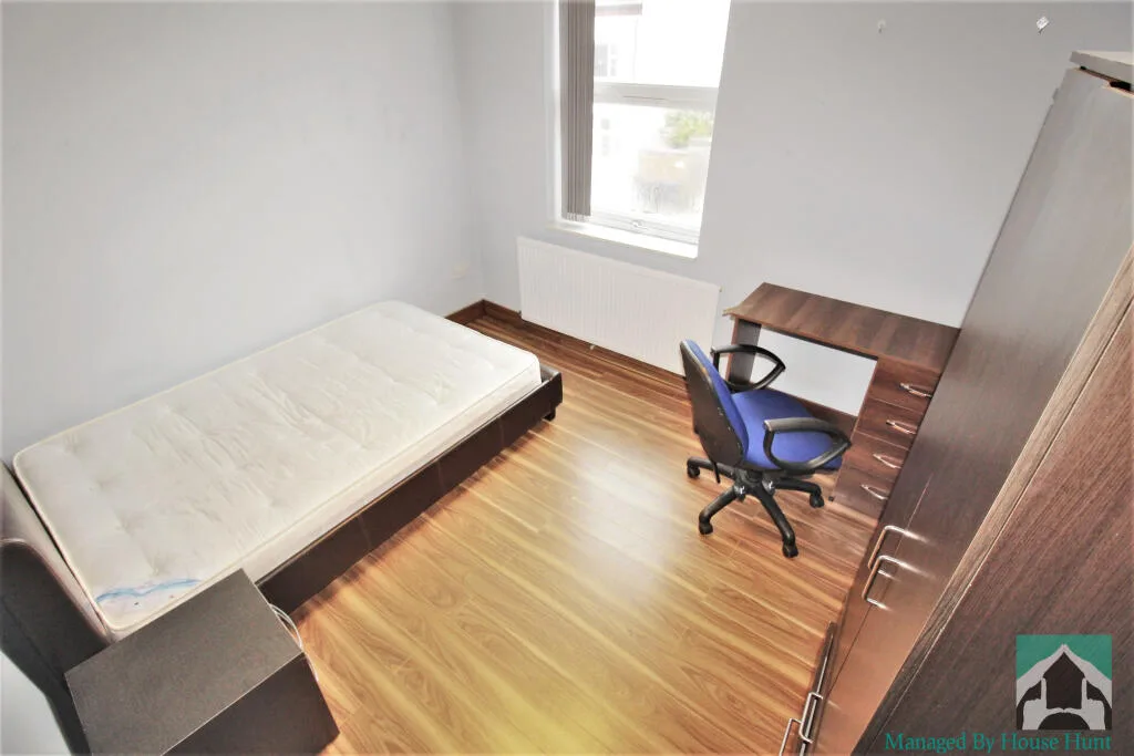 8 bedroom house for rent