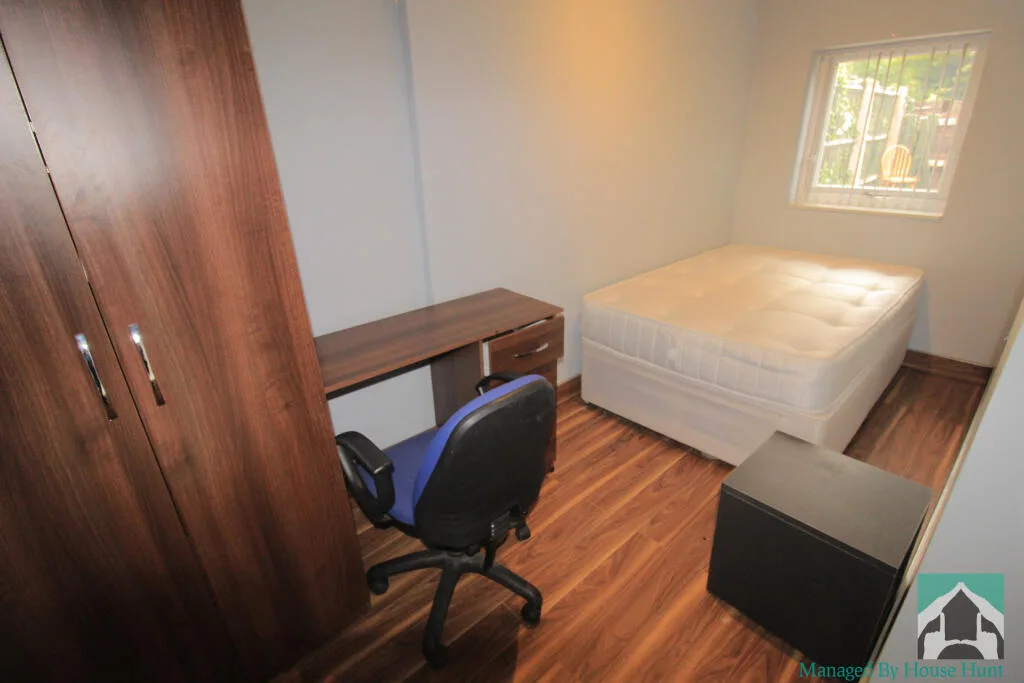 8 bedroom house for rent