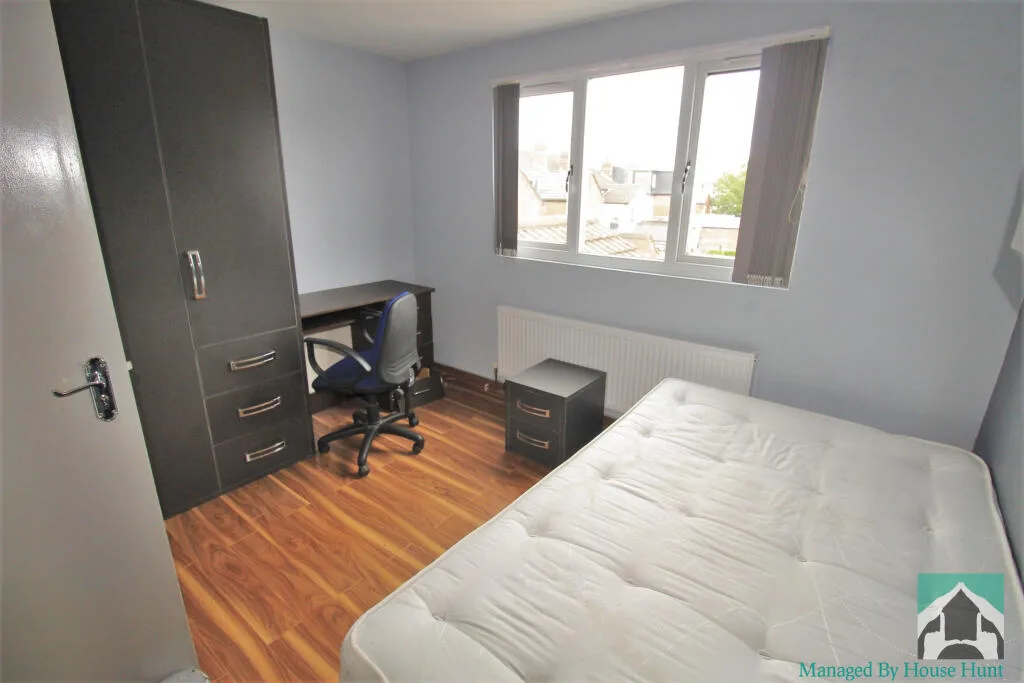 8 bedroom house for rent