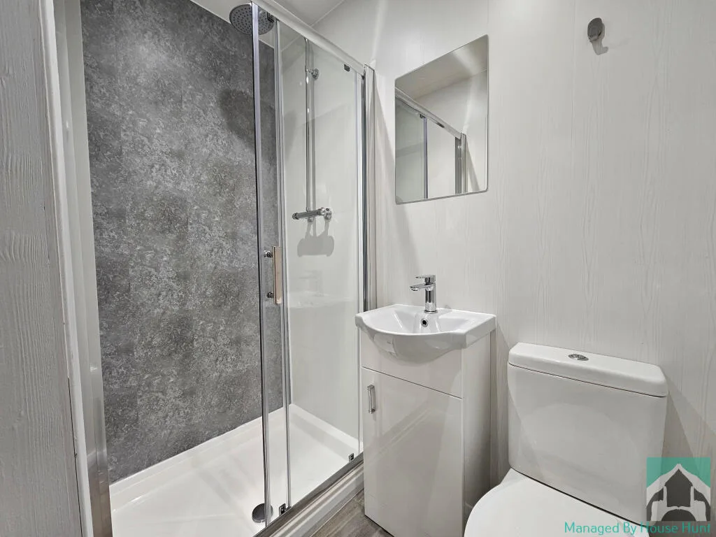 8 bedroom terraced house for rent