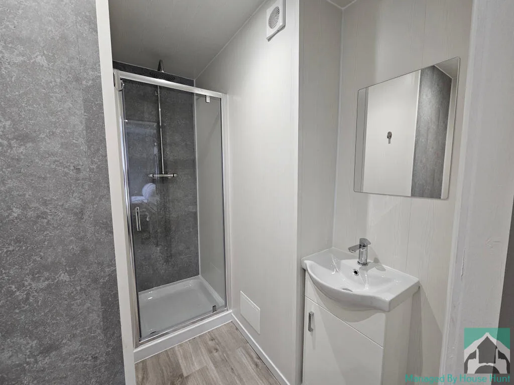 8 bedroom terraced house for rent