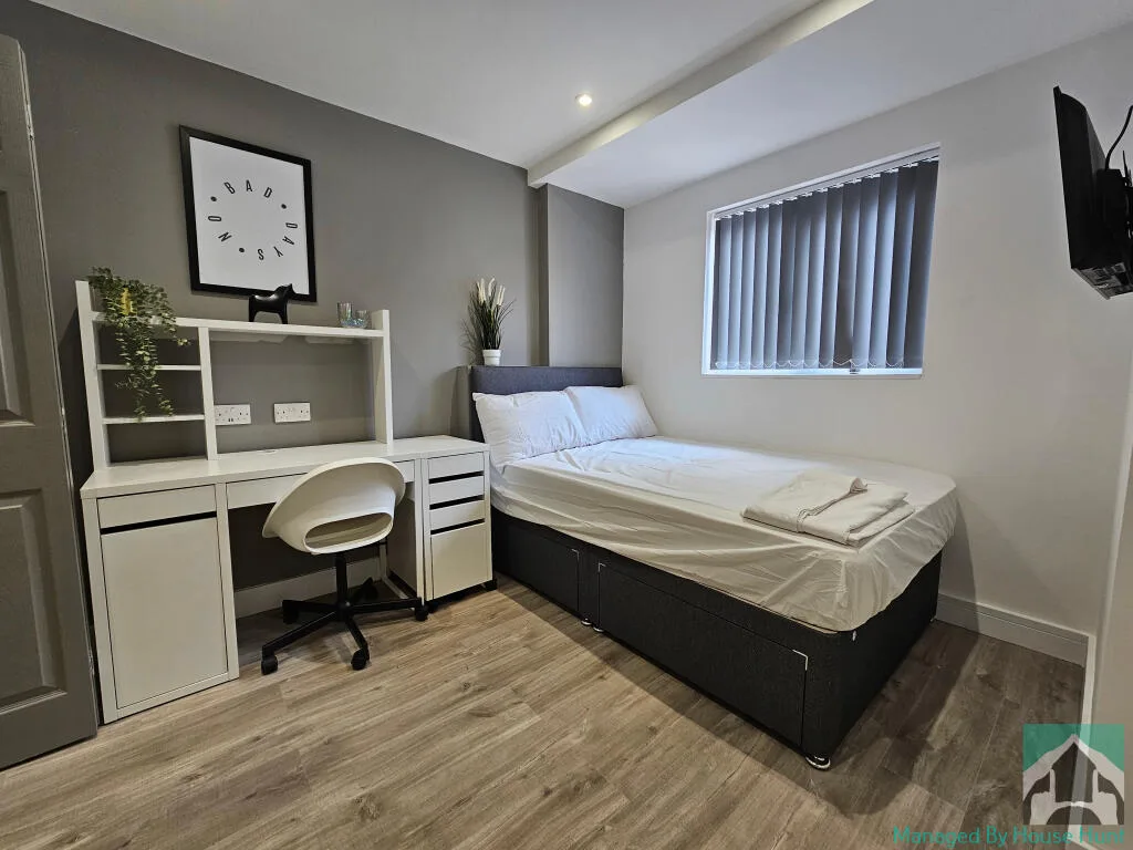 8 bedroom terraced house for rent