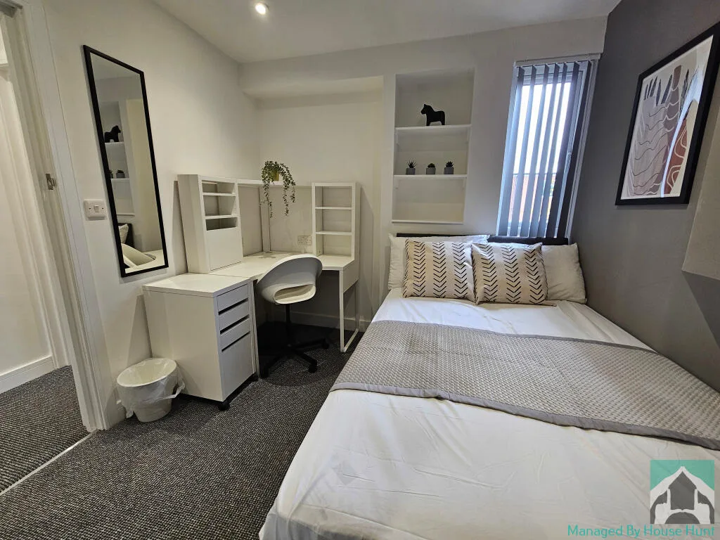 8 bedroom terraced house for rent