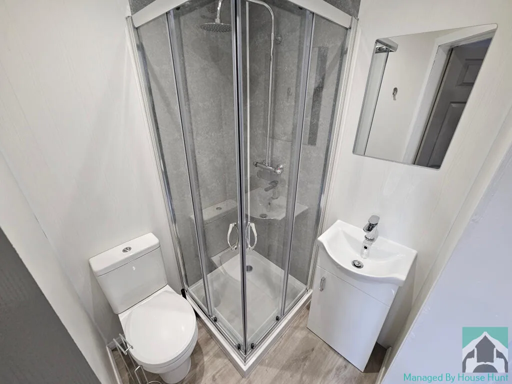 8 bedroom terraced house for rent