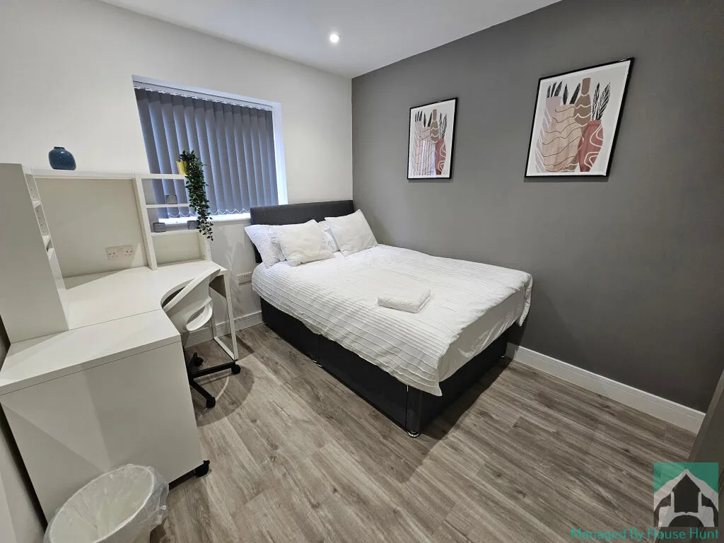 8 bedroom terraced house for rent