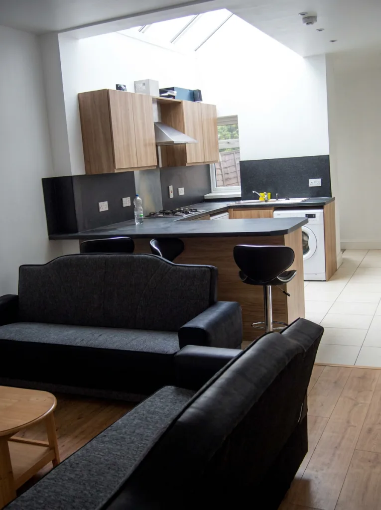 6 bedroom house for rent