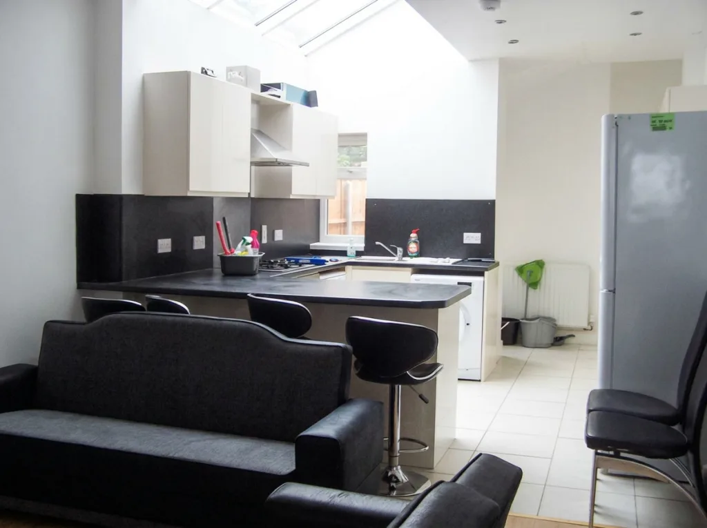 6 bedroom house for rent