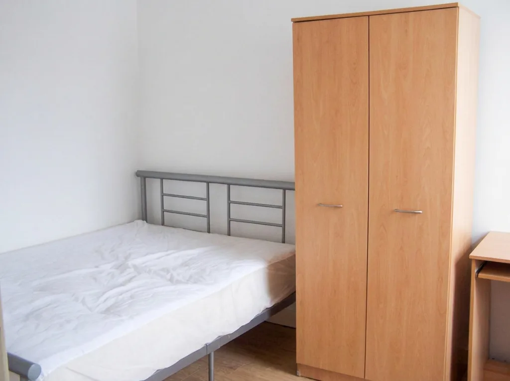 6 bedroom house for rent