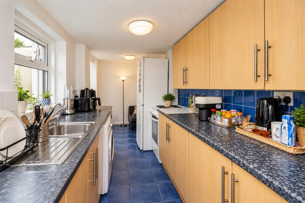 4 bedroom end of terrace house for rent