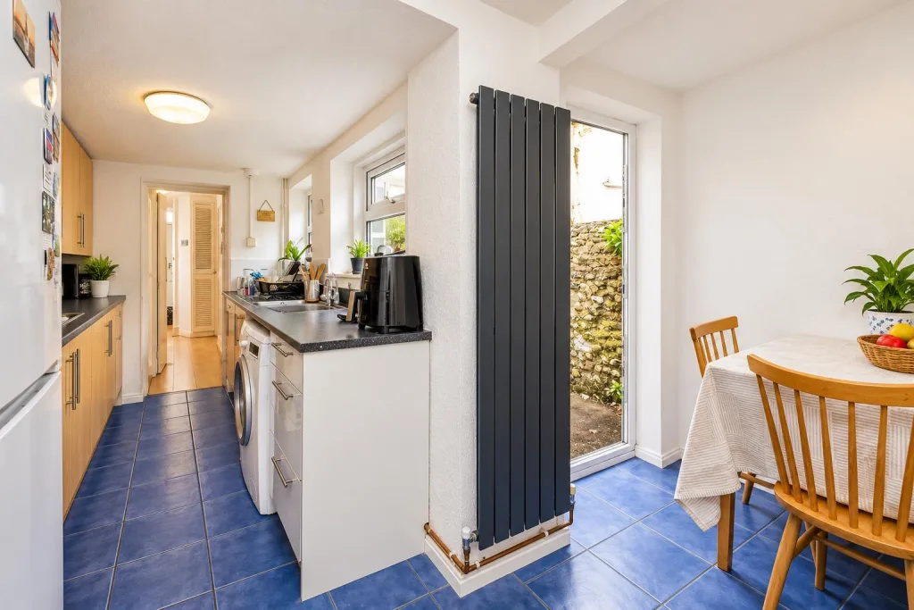 4 bedroom end of terrace house for rent