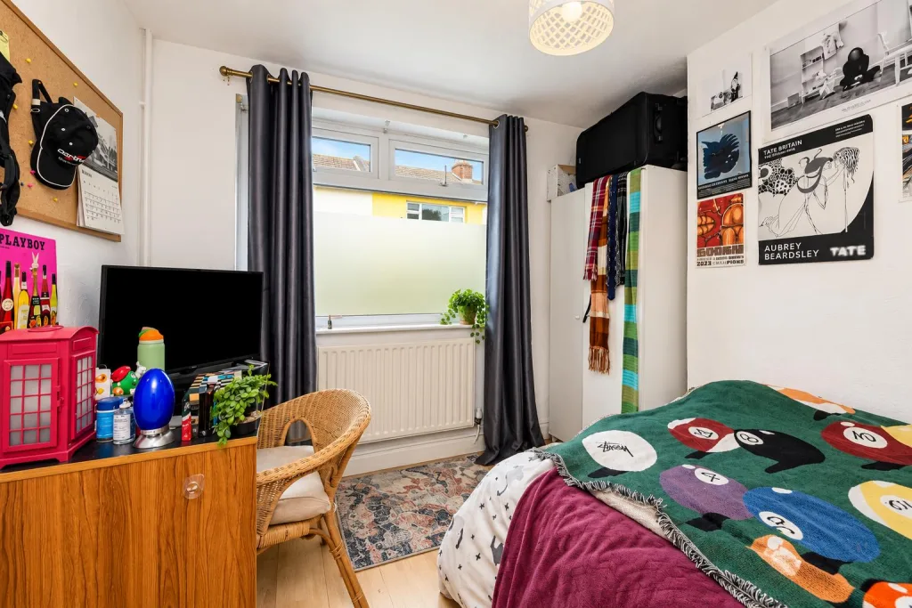 4 bedroom end of terrace house for rent