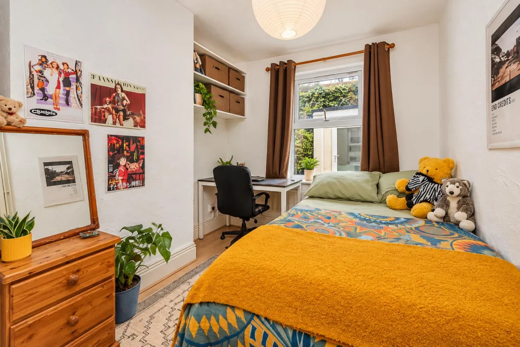 4 bedroom end of terrace house for rent