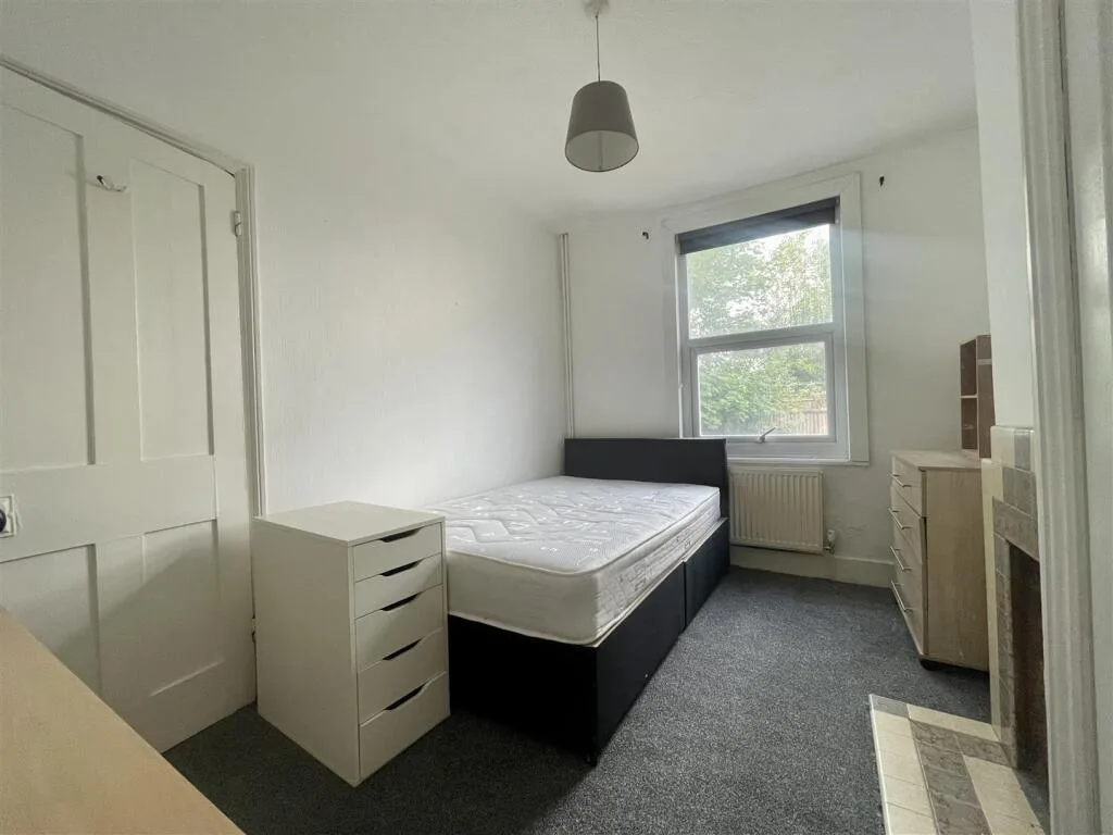 4 bedroom terraced house for rent