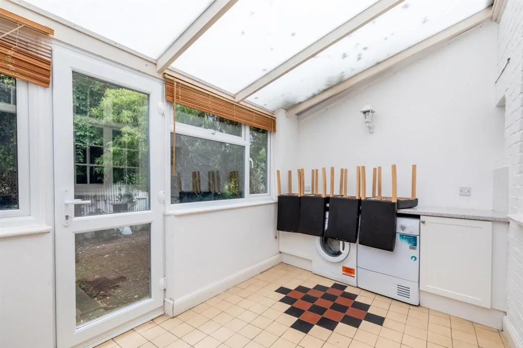 4 bedroom terraced house for rent