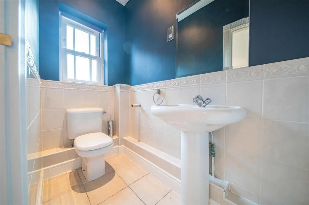 5 bedroom terraced house for rent