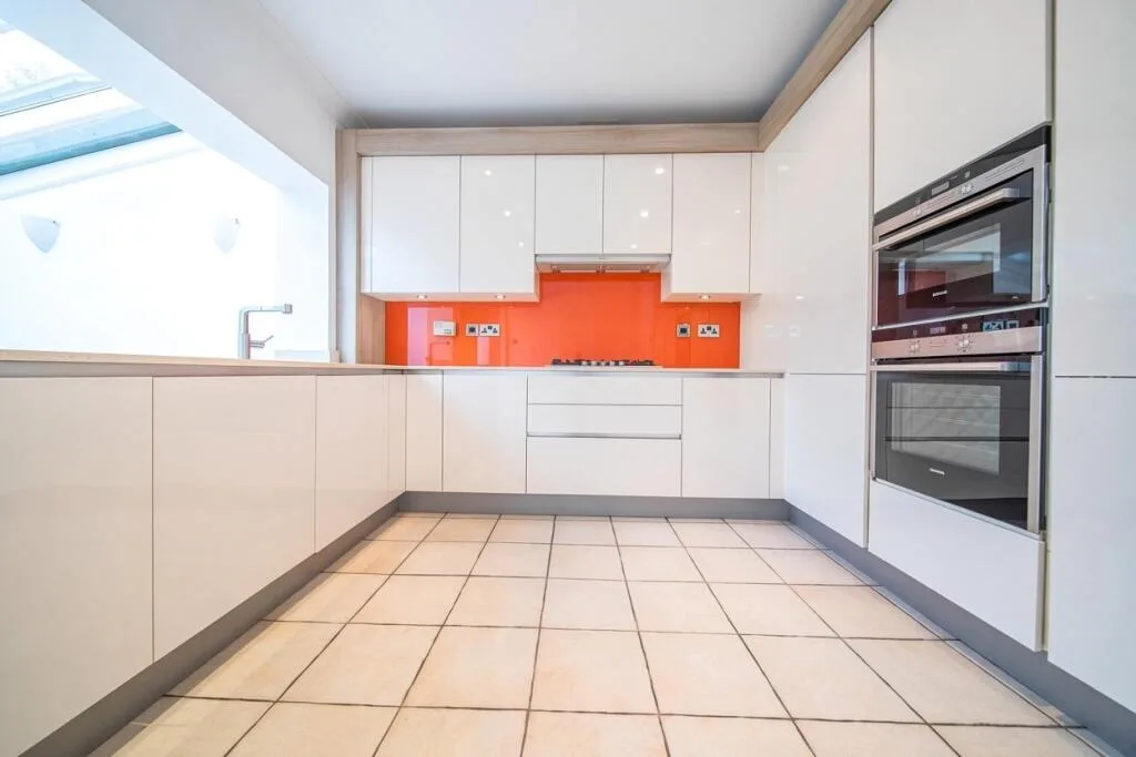 5 bedroom terraced house for rent