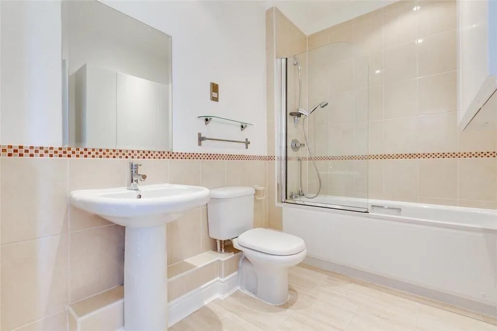 5 bedroom terraced house for rent