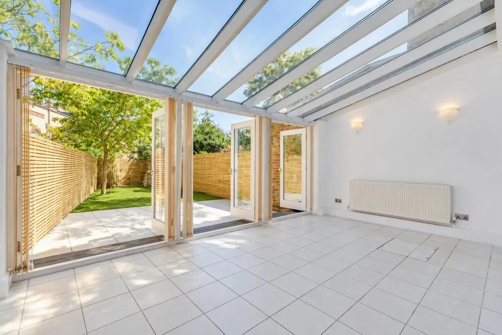 5 bedroom terraced house for rent