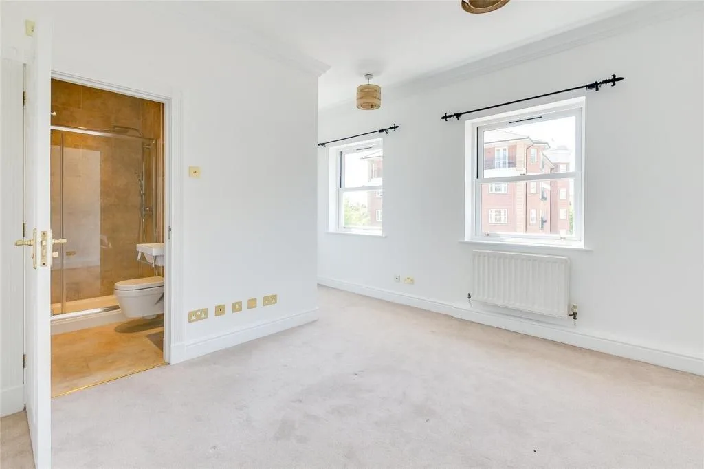 5 bedroom terraced house for rent