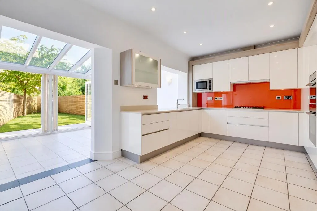 5 bedroom terraced house for rent