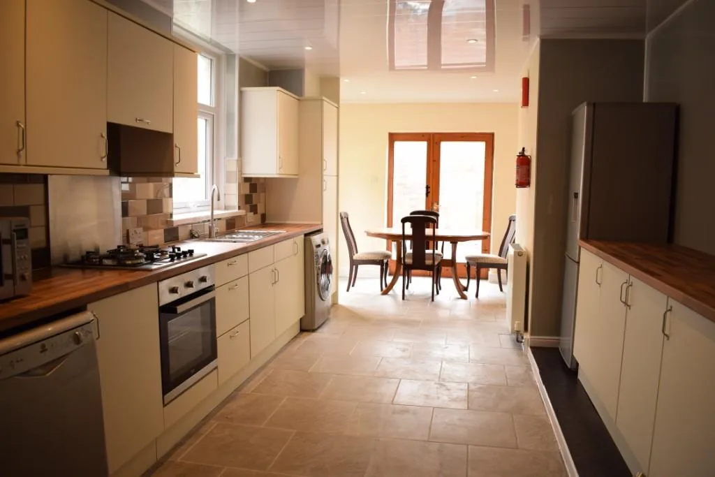 6 bedroom terraced house for rent