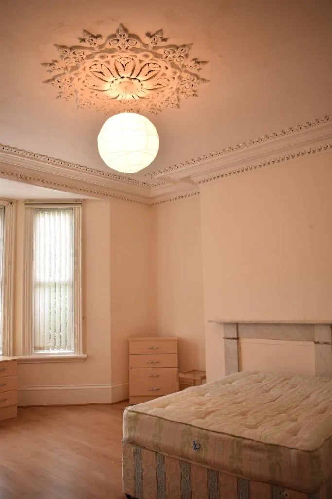 6 bedroom terraced house for rent