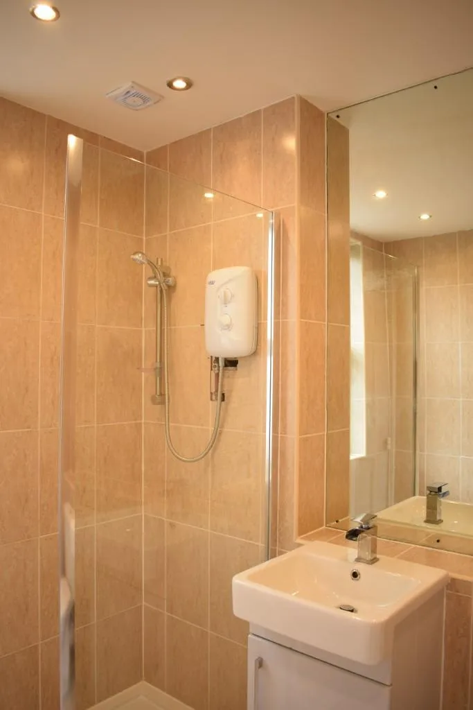 6 bedroom terraced house for rent