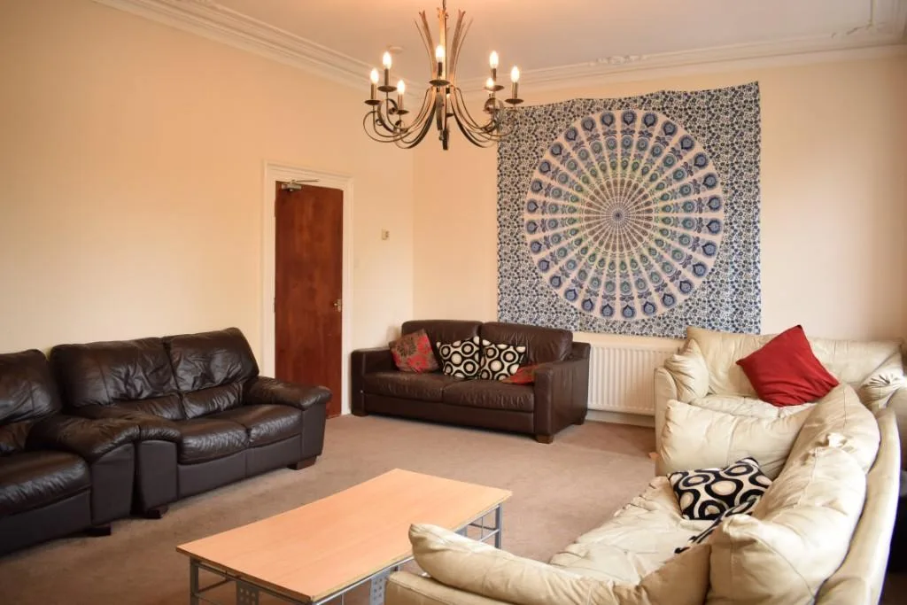 6 bedroom terraced house for rent