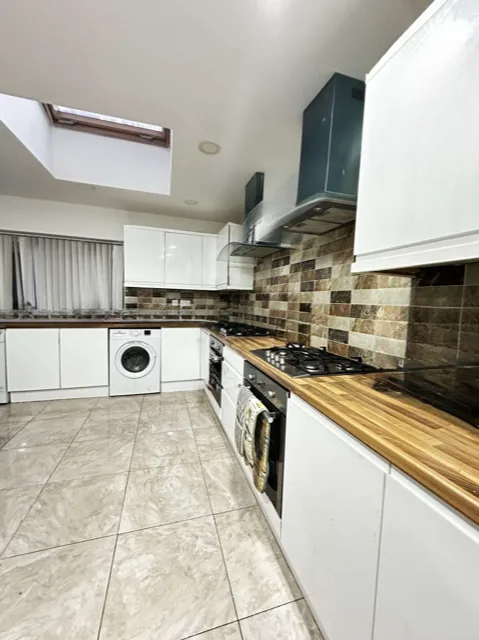 9 bedroom semi-detached house for rent