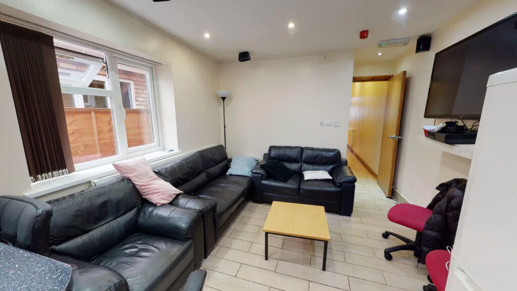 8 bedroom house for rent