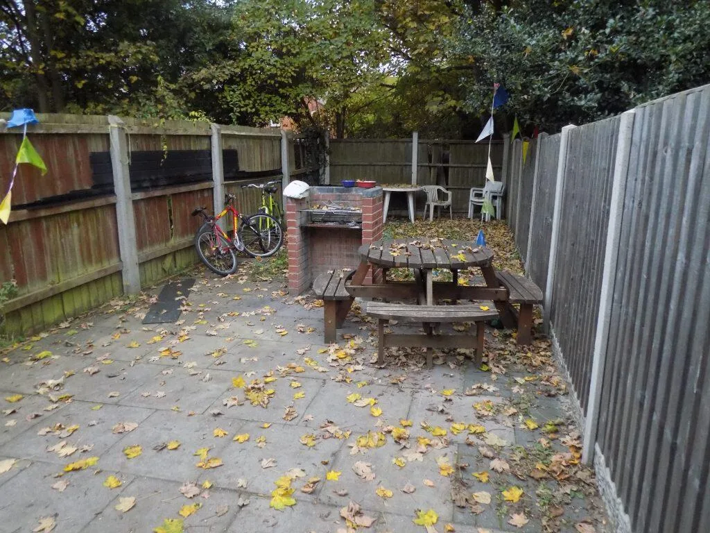 8 bedroom house for rent