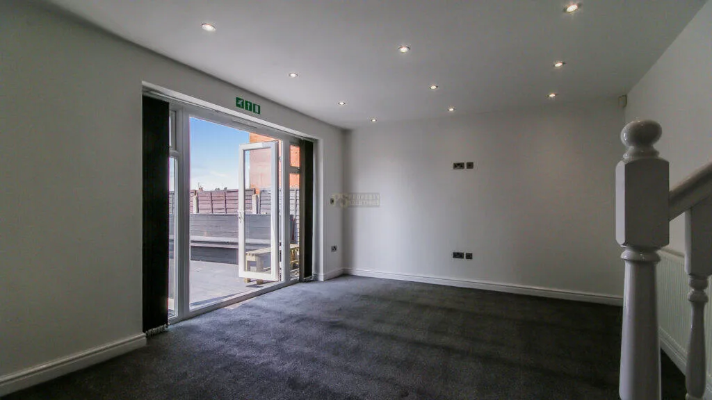 8 bedroom terraced house for rent