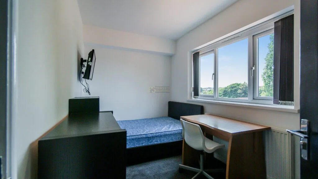 8 bedroom terraced house for rent