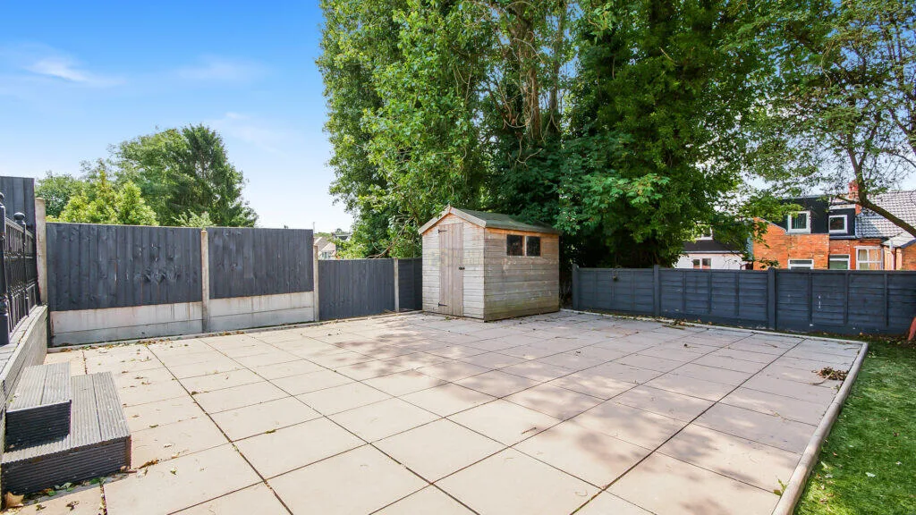 8 bedroom terraced house for rent
