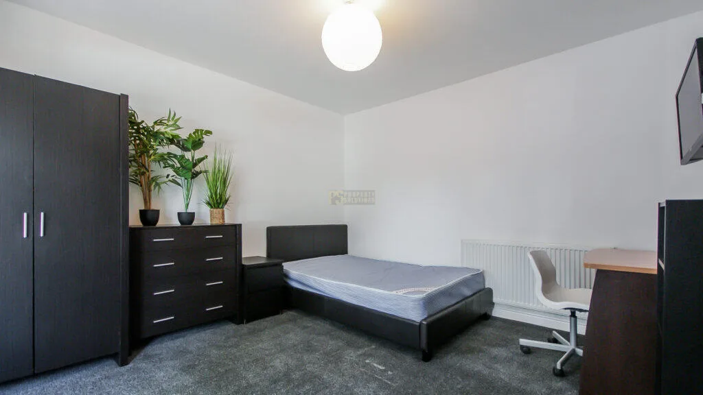 8 bedroom terraced house for rent