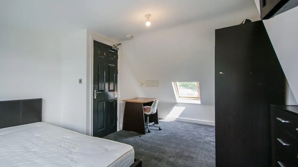 8 bedroom terraced house for rent