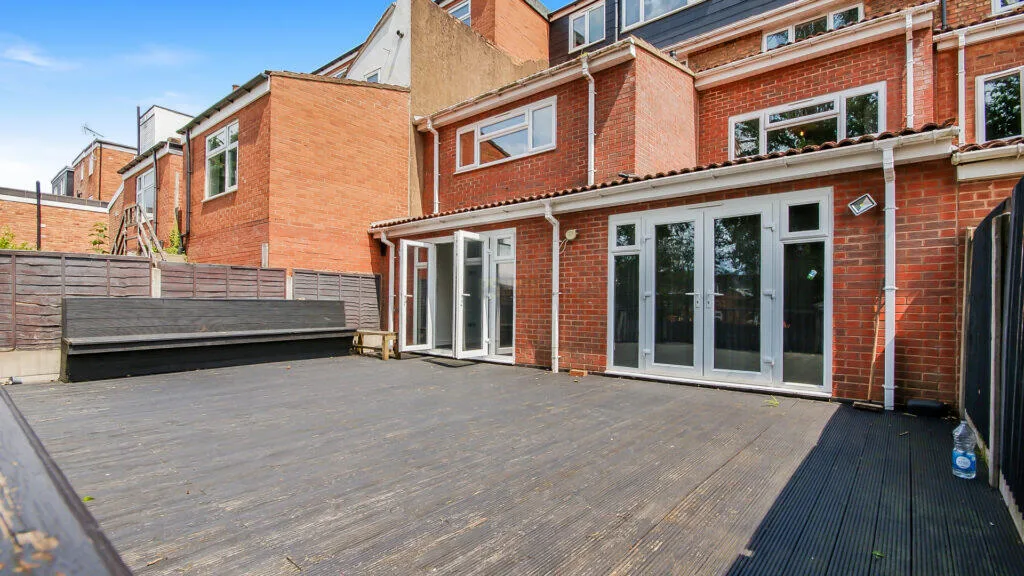 8 bedroom terraced house for rent