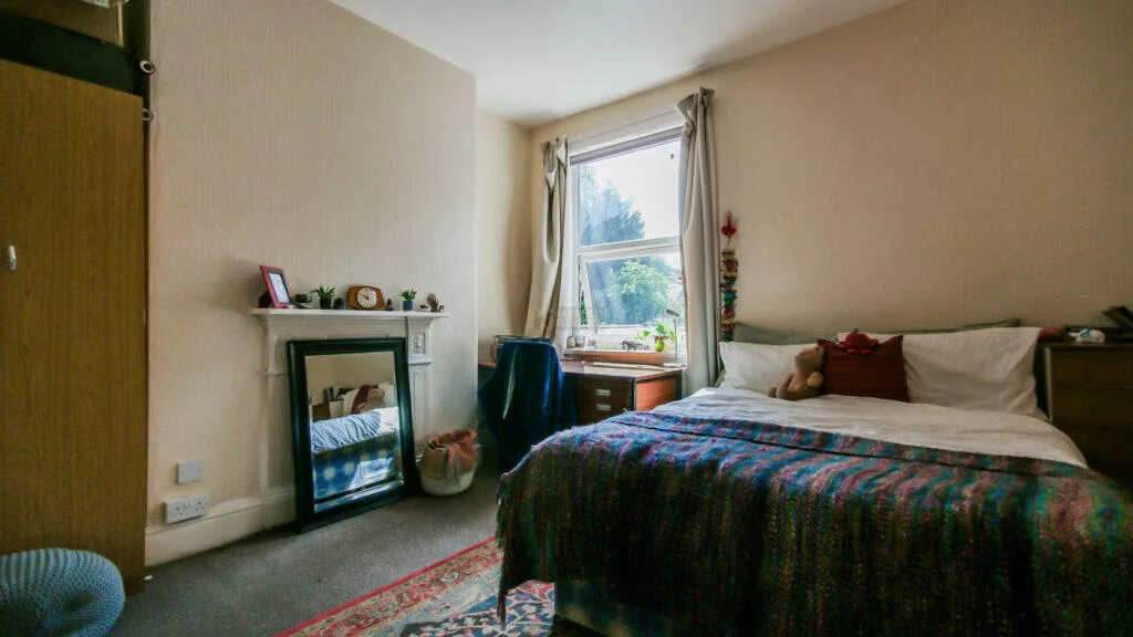 5 bedroom semi-detached house for rent
