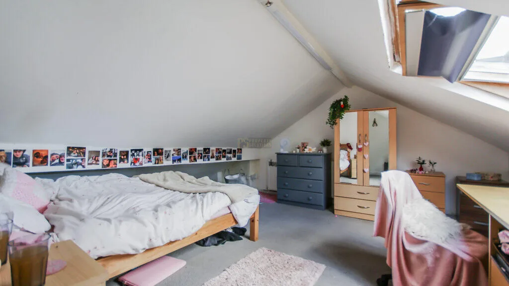 5 bedroom semi-detached house for rent
