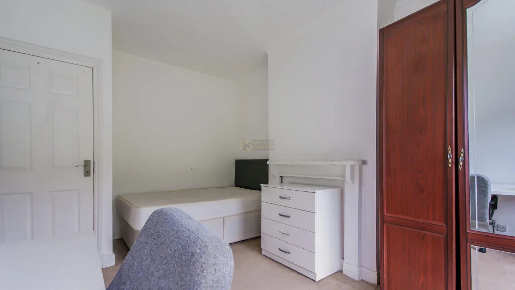 4 bedroom semi-detached house for rent